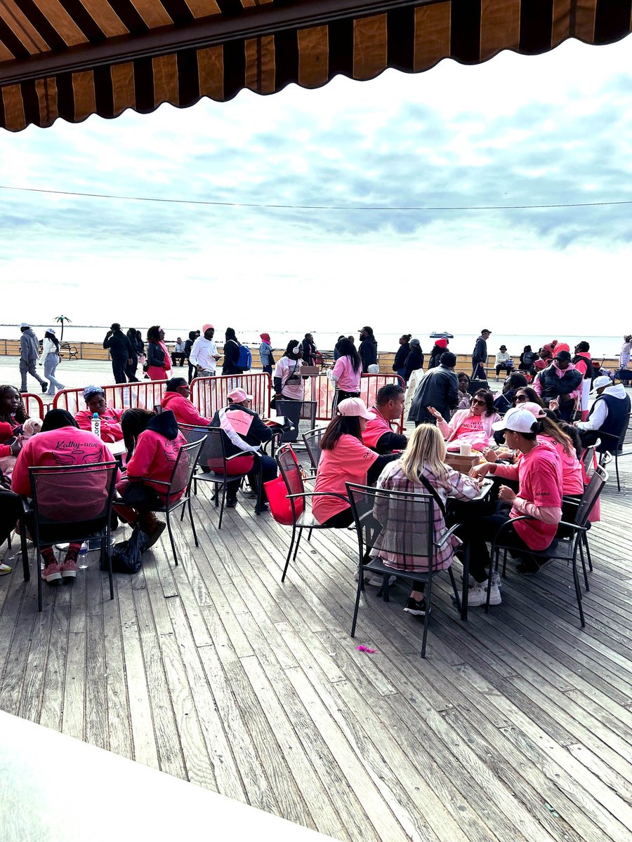 RubysBarGrill's tweet photo. The love & support we witnessed yesterday on the #ConeyIslandBoardwalk for the American Cancer Society's #MakingStridesAgainstBreastCancer walk was truly MAGICAL! 2 everyone involved: You INSPIRE us! Thank U for stopping by @RubysBarGrill; it was an HONOR 2 spend the day w/ U. π©· https://t.co/F0BI9O9cGS