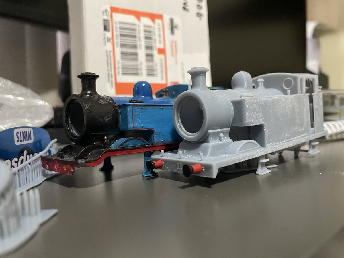 soooo my old thomas body shell broke and i said screw it, this is enough reason for me to upgrade him!

will constantly update how he goes :))