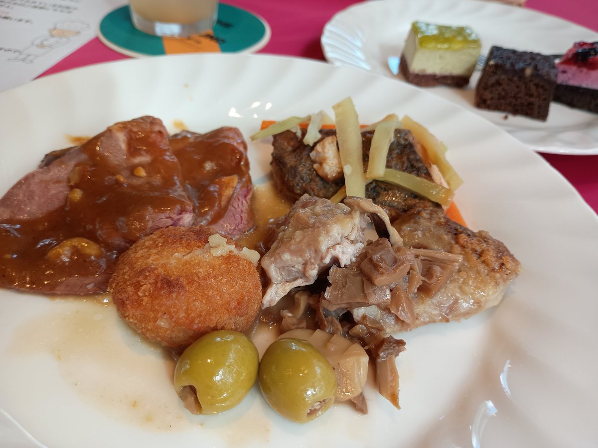 madoka3699's tweet image. 昨日は、家事都合のため有休を戴き、朝から夕方までバタバタと。
用事の合間に、今月末で営業を終了される上尾市向山の #BraiseAida
#ブレゼアイダ さんのランチビュッフェへ。美味しいお料理の数々を堪能させて戴きました。お店が谷津にあった頃から大好きだったキッシュも食べられて嬉しかったです