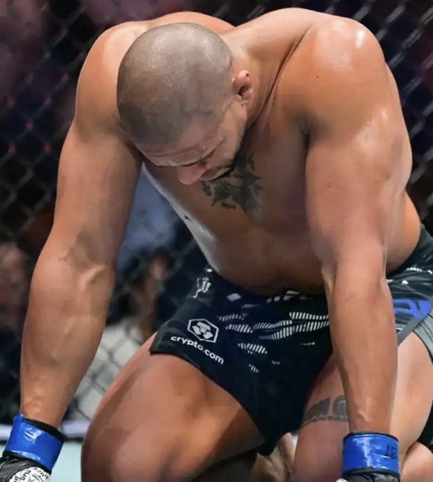 InAndOutMMA's tweet photo. Quelle tristesse pour le retour D’In &amp; Out MMA sur Twitter (X) 

On espère qu’Aspinall se fera pousser des c****** pour le rematch

#RMCMMA #UFC321 #Aspinall #Gane https://t.co/DglGCLXSIV