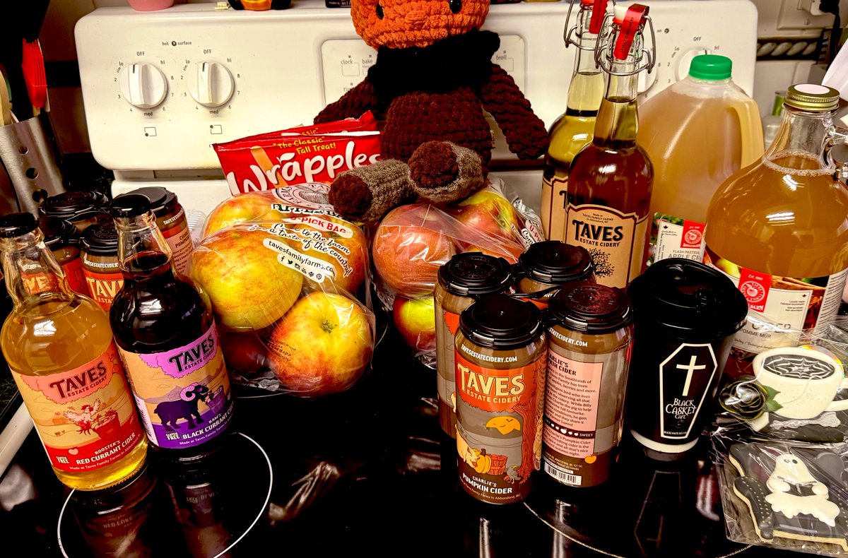 I did fall things today as a treat!! 

Plus a massive 🍎 haul~ 🥹👉👈

Soon I will no longer touch grass and return to streaming 🤭