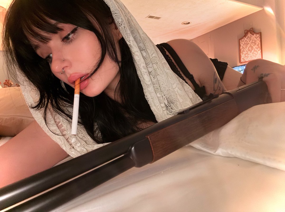 sawaluvscats's tweet image. brb going husband hunting