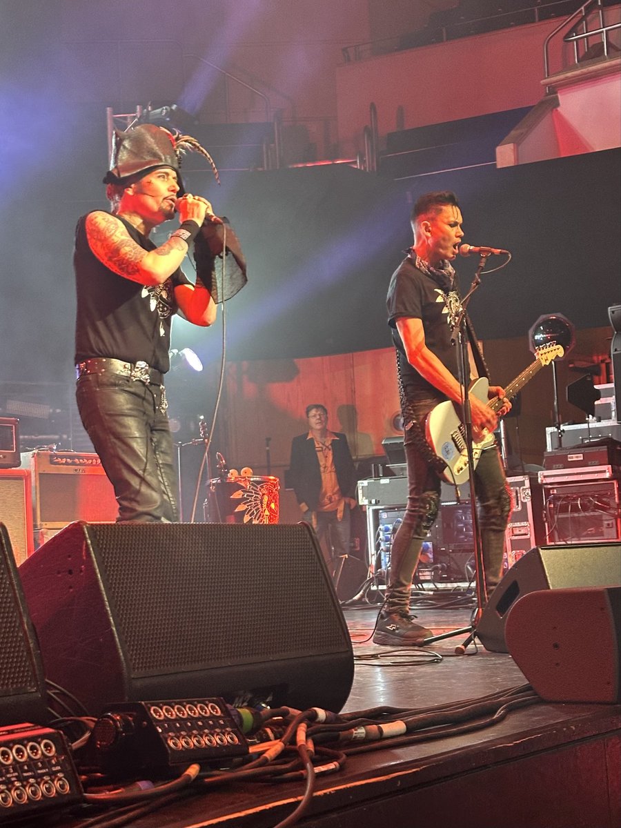 MarksSutherland's tweet photo. @ScantRegard rocking Glasgow last night with @AdamAnt 

On Will’s side tonight, can’t wait https://t.co/TJl3CBw6OT
