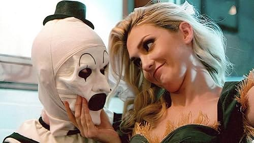 Catherine Corcoran, Dawn en TERRIFIER, ha demandado a los productores por incumplimiento de contrato, acoso s*xual y malas condiciones laborales. Alega que por contrato debía recibir el 1 % de las ganancias, pero solo obtuvo 17.000 $ tras TERRIFIER 2 y nada por TERRIFIER 3...