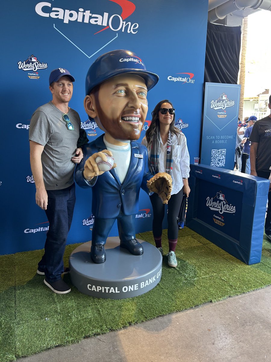 It may look like Freddy Freeman, but it’s the capital one guy! ⁦<a href="/Dodgers/">Los Angeles Dodgers</a>⁩ ⁦<a href="/CapitalOne/">Capital One</a>⁩ ⁦<a href="/MLB/">MLB</a>⁩ ⁦<a href="/FOXLA/">FOX 11 Los Angeles</a>⁩