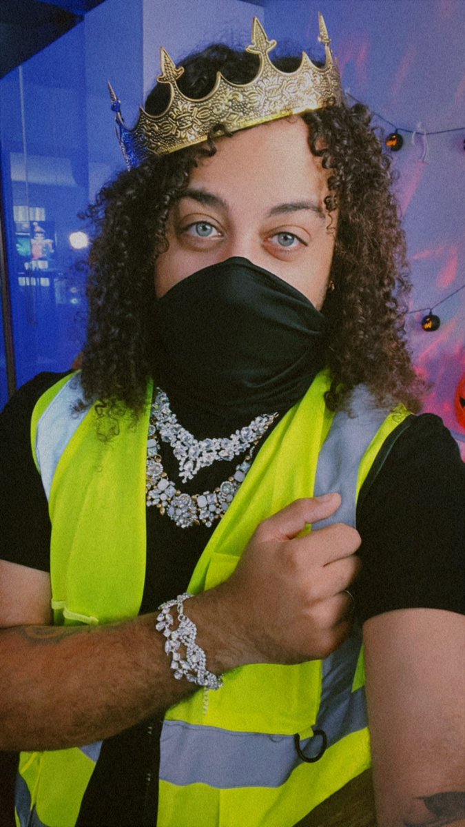 STEALING YOUR FAMILY JEWELS. 

HALLOWEEN WEEK IS INBOUND, FRIGHT FEST ALL DAY. GHOST BINGO, HORROR GAMES, HORROR MOVIE NIGHT AND MOREEE

NEXT LIVE GHOST HUNT WEDNESDAY 

GET IN

Twitch.tv/detune