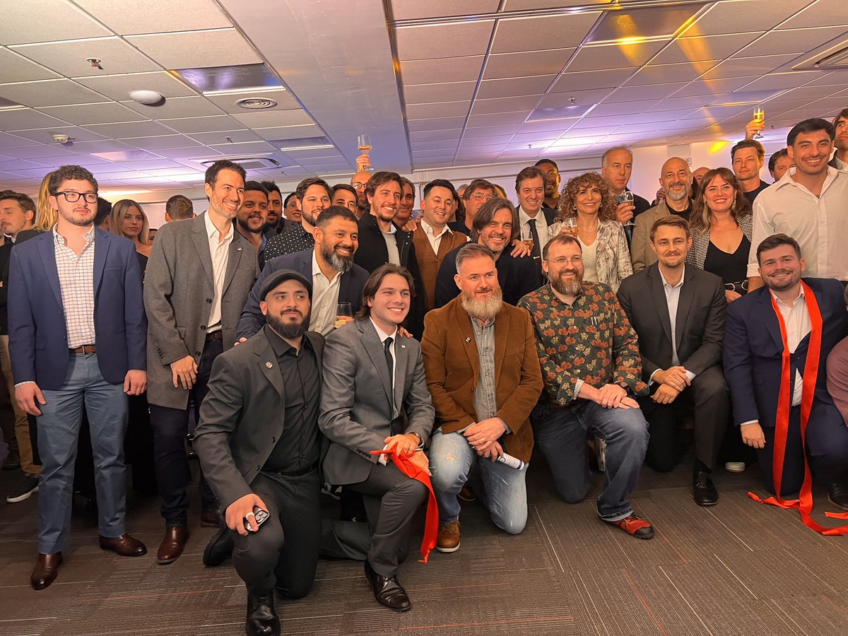 MauroAndreoliA's tweet image. Emocionante mensaje de @IOHK_Charles (empresario norteamericano) felicitando al presidente @JMilei 🇦🇷
El compromiso de Charles con la argentina ha sido inclaudicable estos últimos años, contratando talento argentino e invirtiendo en nuestro país.
Por parte de nuestro equipo y…