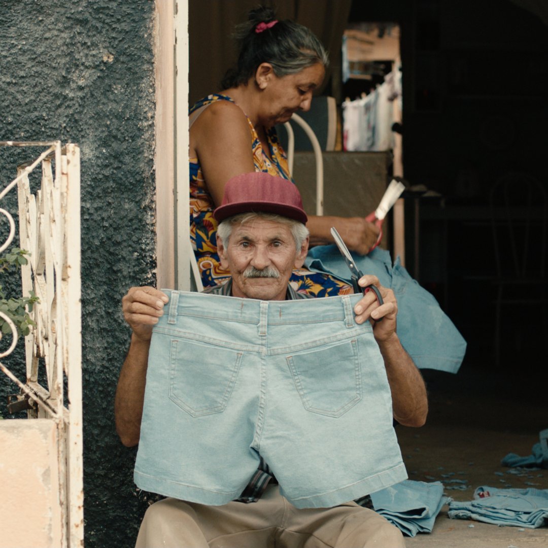 cinemabrocado's tweet image. Estou Me Guardando Para Quando O Carnaval Chegar (2019)
• Drive Nacional 
• Direção: Marcelo Gomes
• Documentário • 1h25m
drive.google.com/file/d/1tNR8oi…