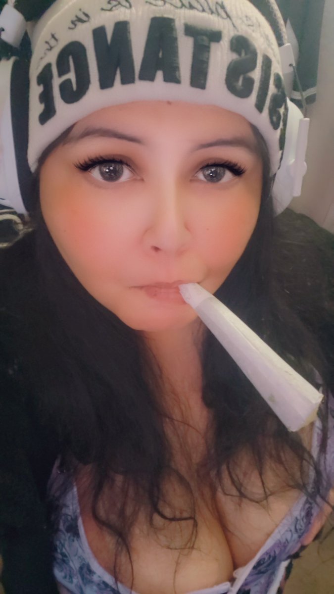 SithKittenGami1's tweet image. I&apos;m ready @budgetbanger @myqwin @_galactic_budz @ChronicSession @Vibes_Papers