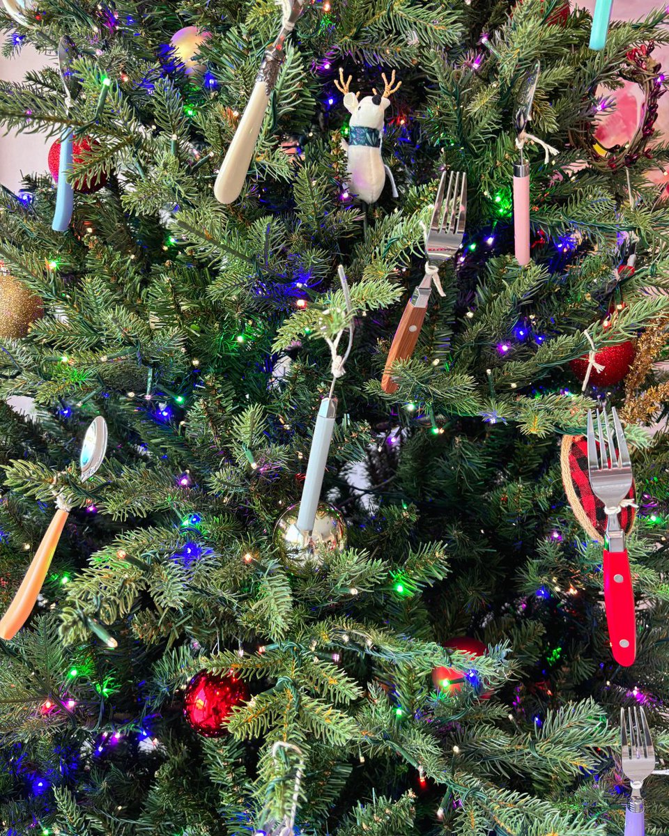 ANNOVAme's tweet image. Who needs tinsel when you have flatware this shiny? ✨

#ANNOVA #ANNOVAME #TableSetting #TableDecor #Tablescape #Tableware #TableStyling #TableSettingIdeas #TableDecorInspo #TableDesign #TabletopDecor #TableDecorIdeas #tree #christmas #christmasinspo #decor