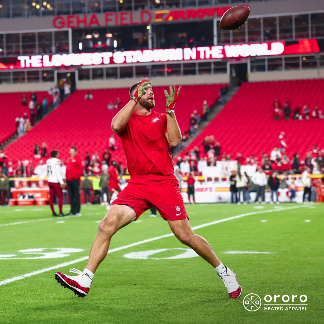 Chiefs's tweet photo. Show starts soon... https://t.co/MbAV9Ci5Px