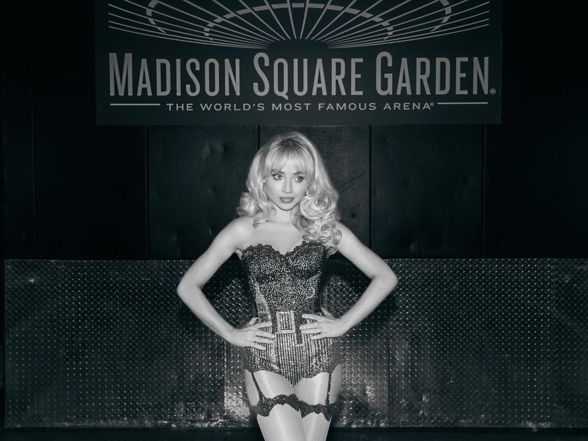 locketheme's tweet image. no one’s doing it like her