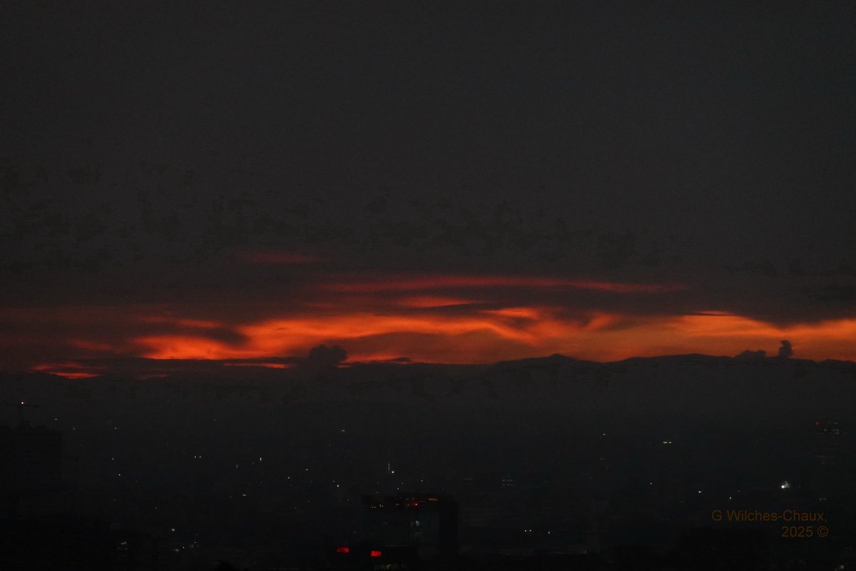 Antualito en Bogotá (5:53 pm)
Así se mantiene A RAYA un atardecer