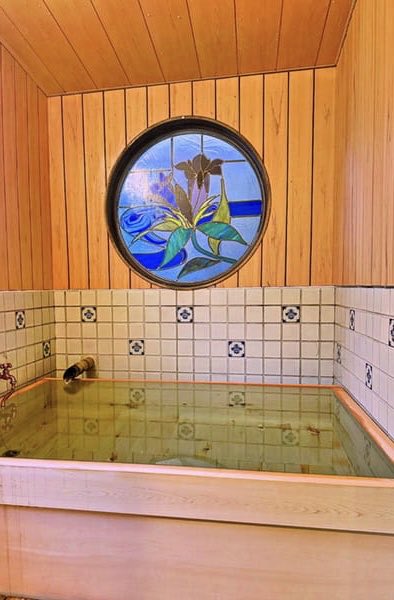 81ul8hJrYw54497's tweet photo. 明後日出張の旅館✨️
檜風呂付いてる🤭
商談終わったら競パン撮影📷✨する🤣
競パン少ないかなぁ🤔
もうちょい持って行こうかなꉂ🤣w𐤔 https://t.co/JbEDxB1vTo