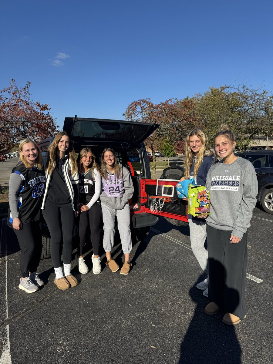 Had a great time passing out candy to the kids in the community at the annual Trunk-or-Treat!🎃