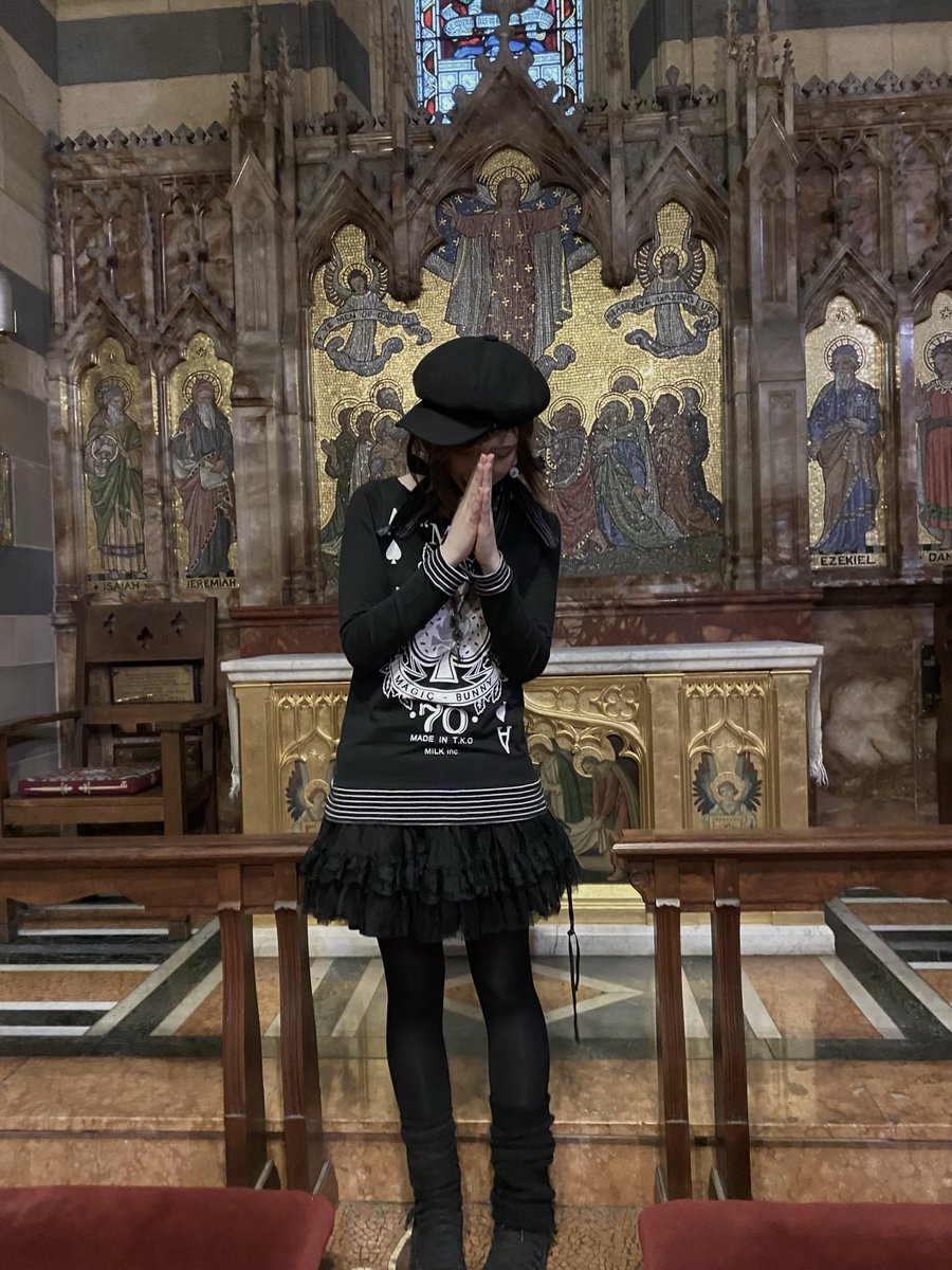 kayfloppaa's tweet image. i’m lowkey wearing this out fit right now