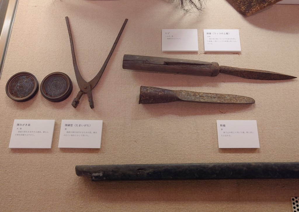 平尾 國幸 唐木製 象牙台 飾台 象形彫刻 武具 火縄銃 台 BJ180 平尾