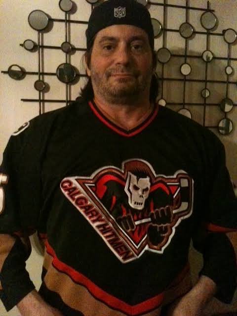 HarryHaris48861's tweet photo. Scotty Riggs wearing a jersey of the Calgary Hitmen, named after another wrestler - Bret The Hitman Hart. Riggs was a tag team champion in WCW with Marcus Bagwell as the American Males. #ScottyRiggs #prowrestling #WCW #BretHitmanHart #CalgaryHitmen #Calgary #Hitmen #hockey π π₯
https://t.co/Siajq1VJqh