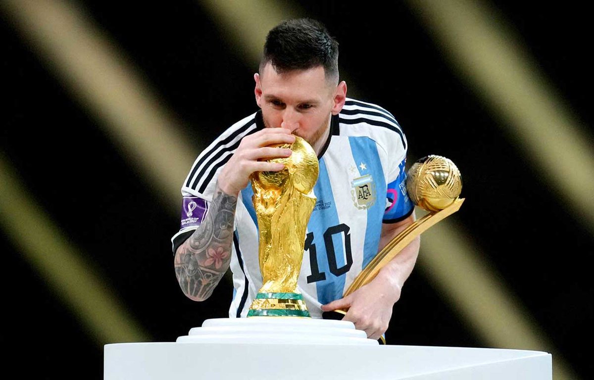 TouchlineX's tweet image. 🚨🗣️ Leo Messi: "Winning the World Cup? It was the dream of my life. And it was also true that it was the only thing I was missing on a professional level."
"I was lucky to achieve everything on an individual level, and on a team level with Barcelona, but I think this is the…