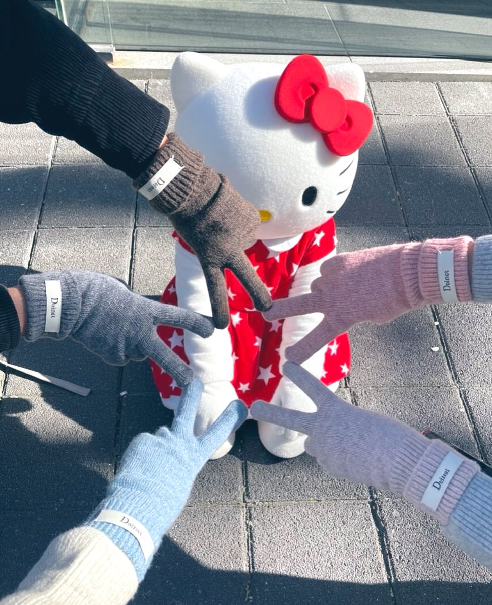 yeontomo_0312's tweet photo. コラボではないようなこといっていたけどやっぱり何か来るんだろうか?
手袋5色、超かわいい🧤
ボムギュは何処へ🧸
📷🔗 https://t.co/KzufKpCLWP
#deinet #TOMORROW_X_TOGETHER https://t.co/nkXwAdlJED