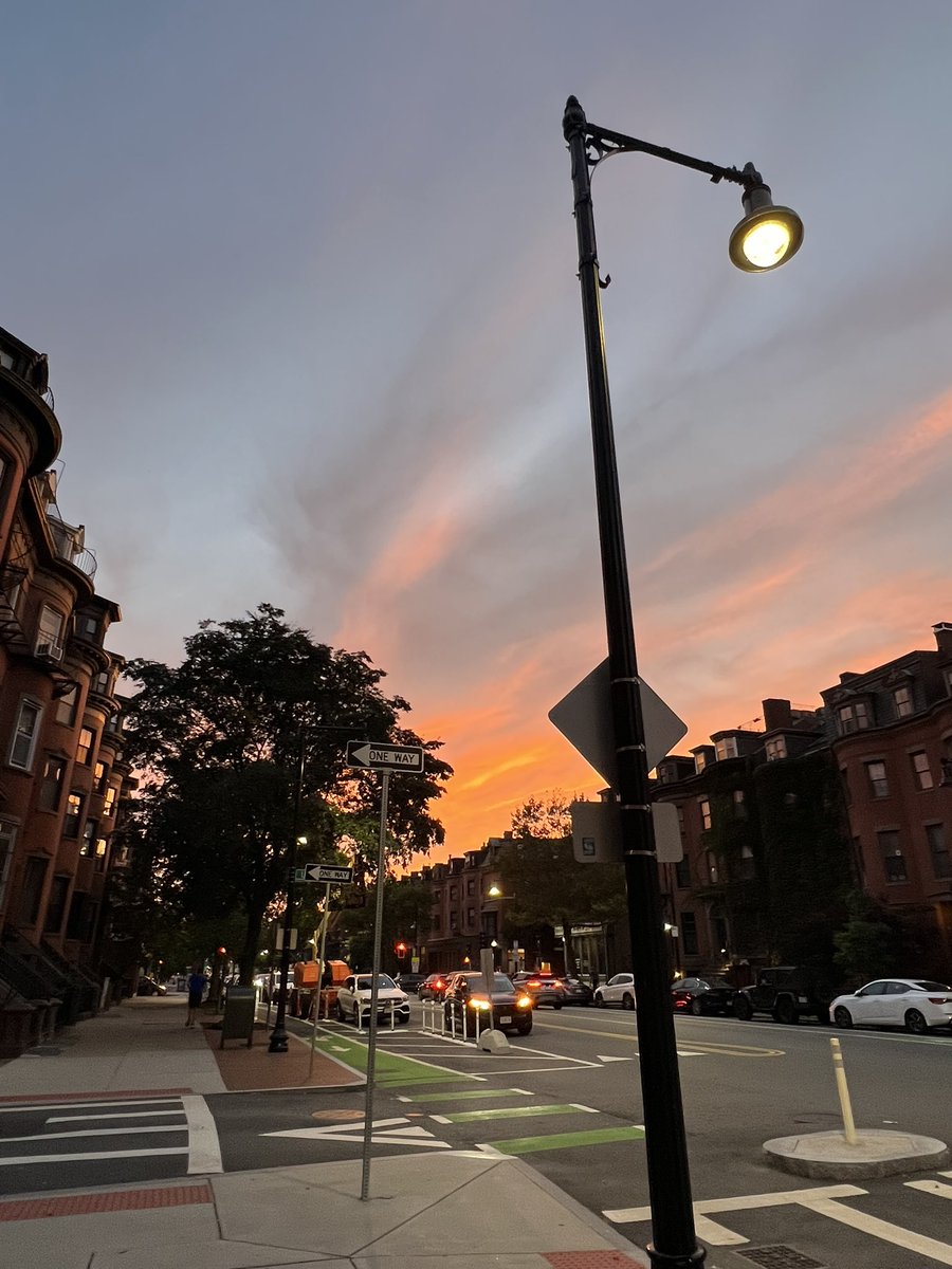 chronicnovice's tweet image. Watching light hit buildings?! Or TREES?!! Duuuuuude