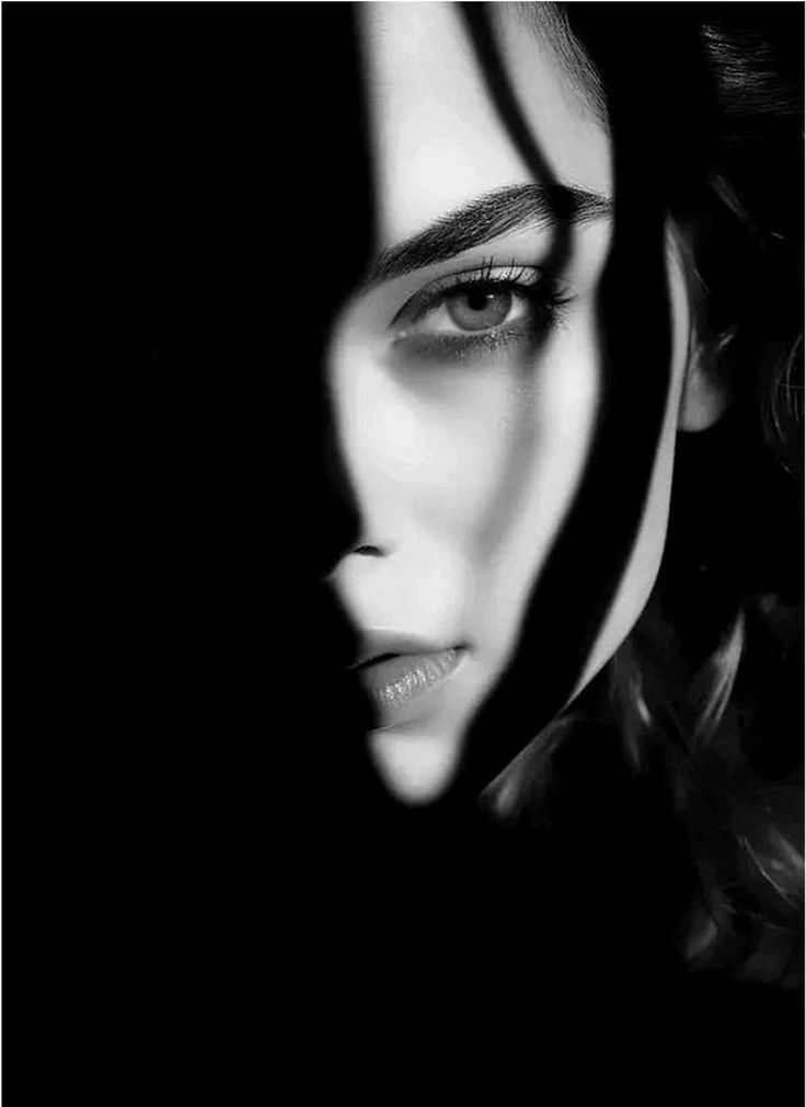 إذا أردت  الاقتراب مني فتقبل نصفي المعتم  كما راق لك نصفي المشرق فكلاهما أنا ..