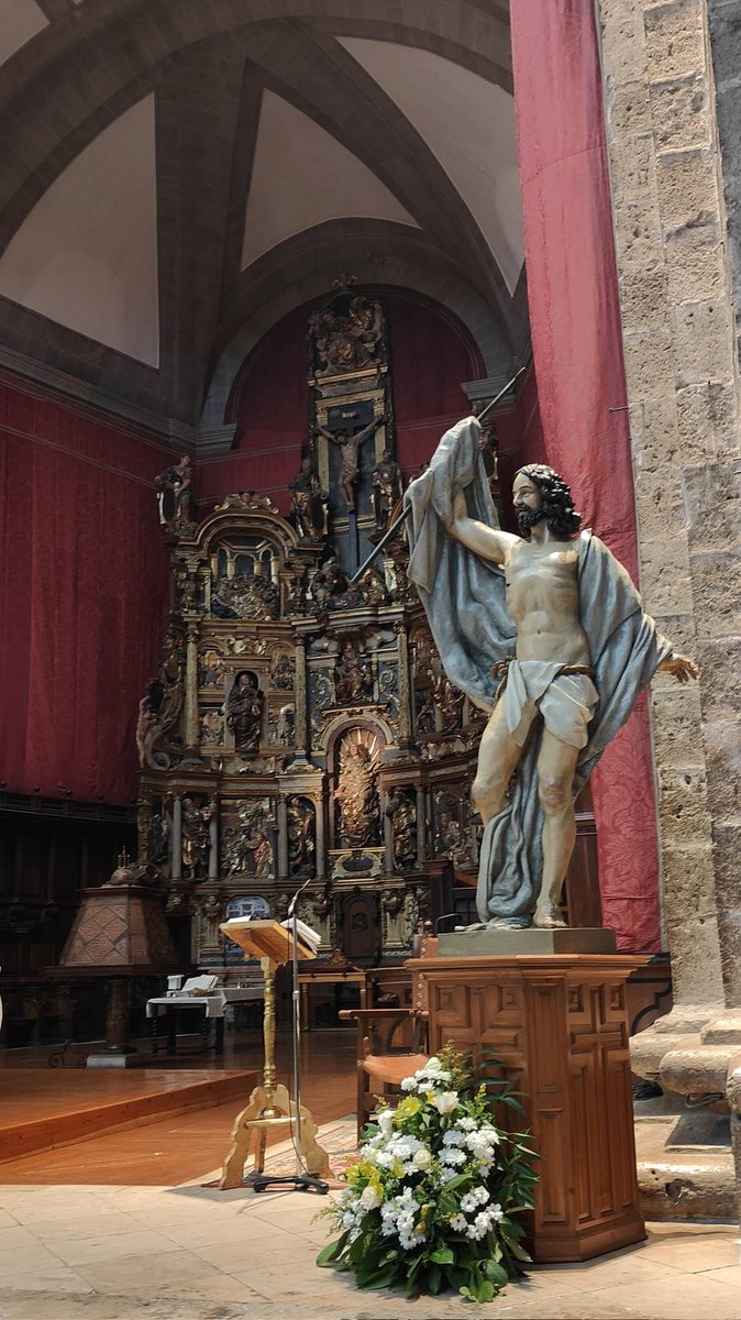 La imagen de Nuestro Padre Jesús Resucitado se encuentra en el altar mayor de la Catedral para la celebración, el próximo jueves 30 a las 11h,  de la Misa del Jubileo de la Pastoral de Educación 
<a href="/archiValladolid/">Archidiócesis de Valladolid</a> 
<a href="/jcssvall/">Junta de Cofradías de Semana Santa</a>