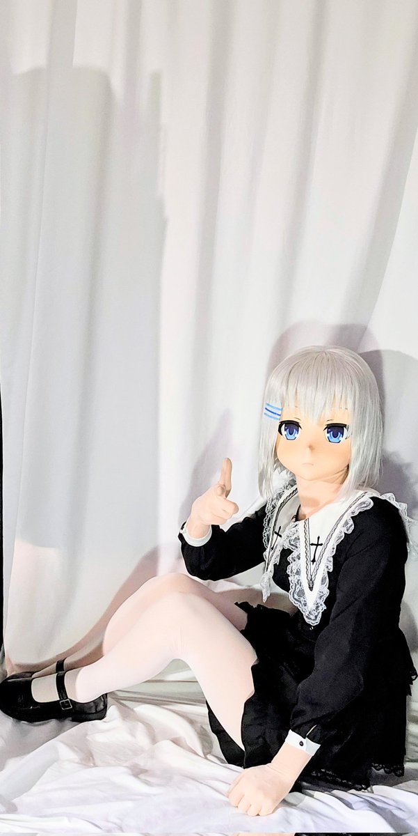 #おみ足で繋がるみんなの輪 
白いタイツは美しい。
折紙との相性ばっちり！