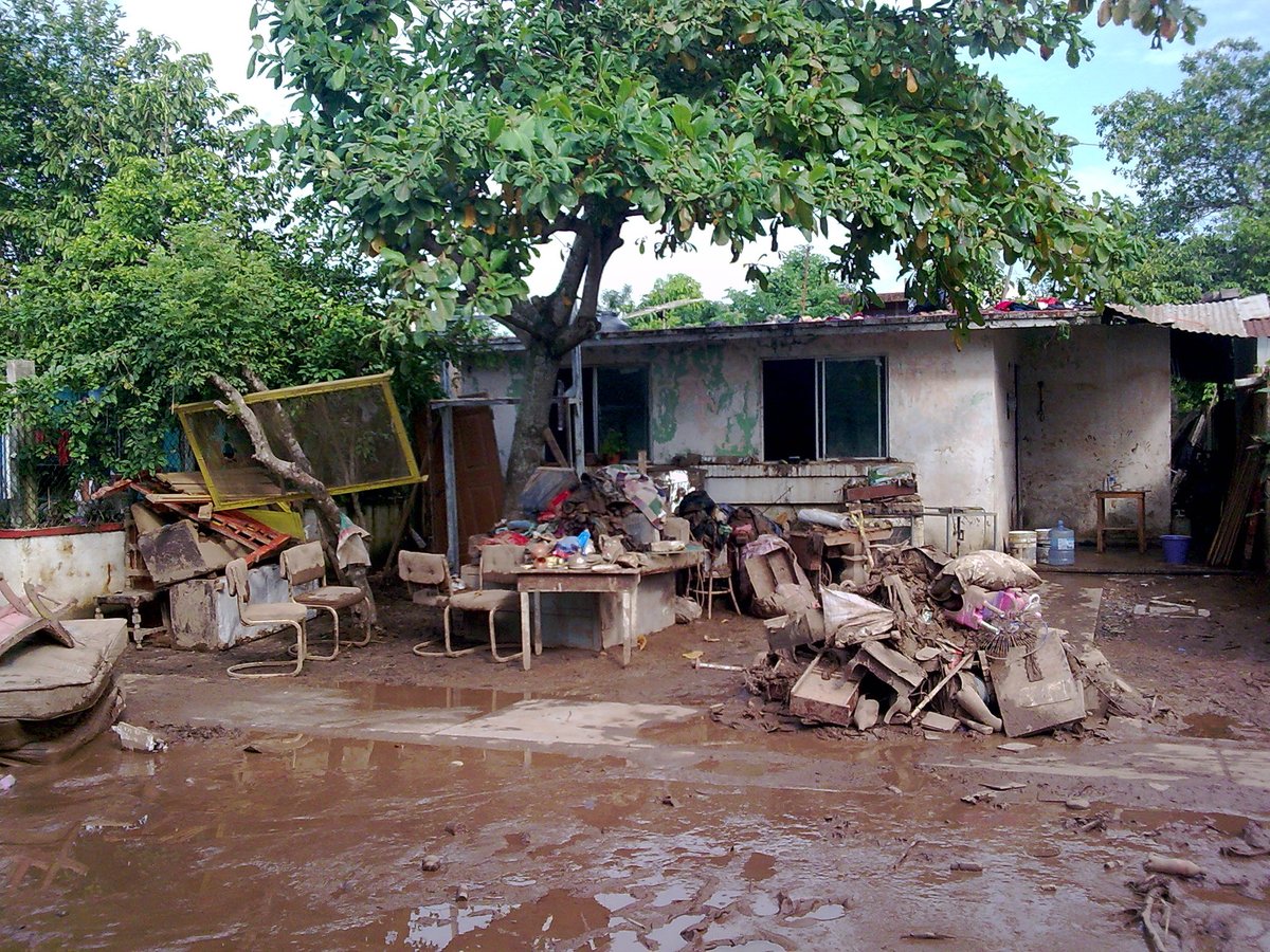 JRJAIMITO's tweet photo. @LuisCardenasMx Que no sea mmon, porque no fue a Veracruz, viejo pedorro,  pero que tal quedando bien en otros lados  en lugar de respetar al pueblo que le da trabajo y salario. Enseñenle esta foto,  es Veracruz. Che viejito pedorro. https://t.co/sWDk8FBGFP
