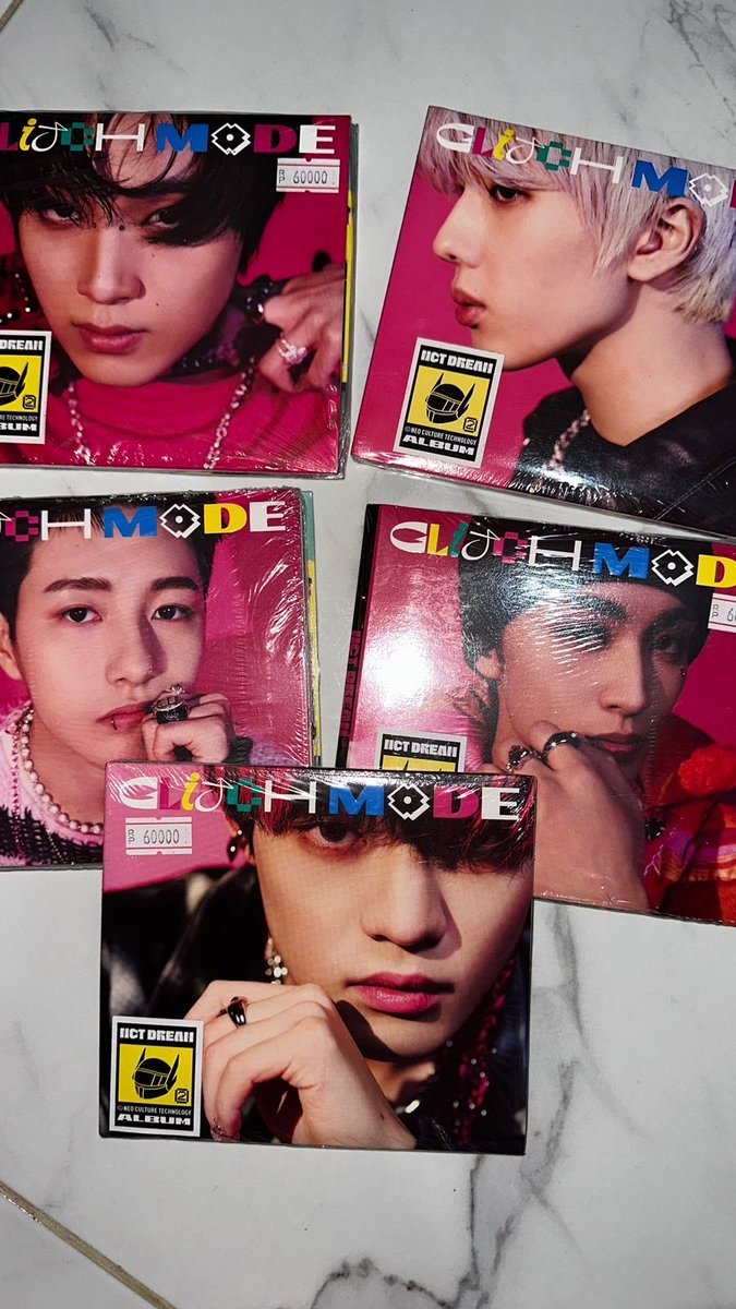 nihhh yg nanya dream murahhhhhhh semua mau gaaaakkkkkkk sealed ready ina. 
hot summer ar dream cmn ada mark, haechan, renjun, jaemin 70k/pcs. digipack 50k sealed. glimo kuning sealed 70k