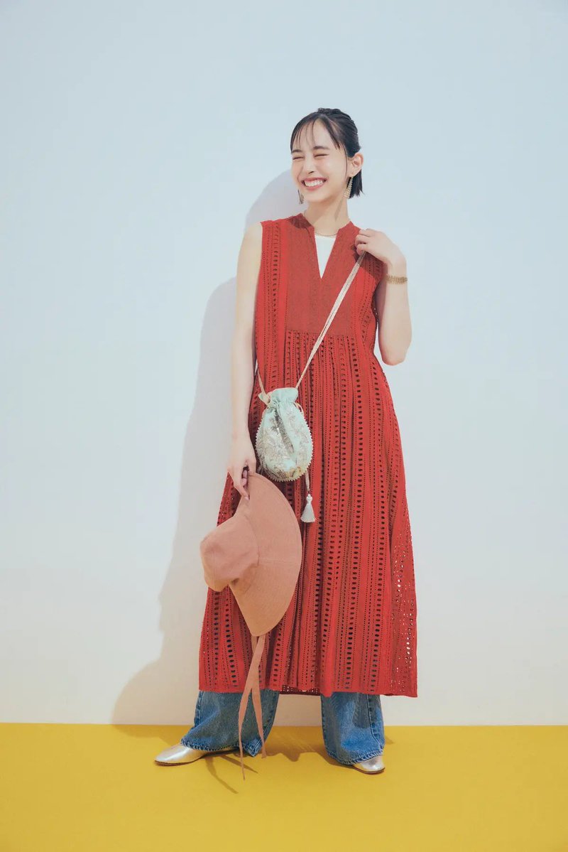 ModulationWheel's tweet image. 井桁弘恵 ワンピースとデニム 全身 (【井桁弘恵】デニムをのぞかせ赤ワンピースにラフなニュアンスを | MORE) buff.ly/y3d3mYl