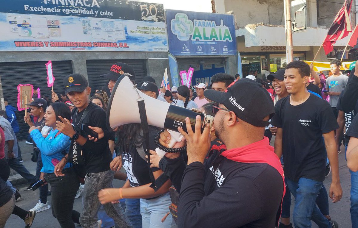 dairelish15's tweet photo. El pueblo de #Sucre  sale a marchar en Apoyo a la Decisión de Venezuela.
 #YoVivoEnVenezuela #YoNoQuieroGuerra https://t.co/CAF39wPiRg