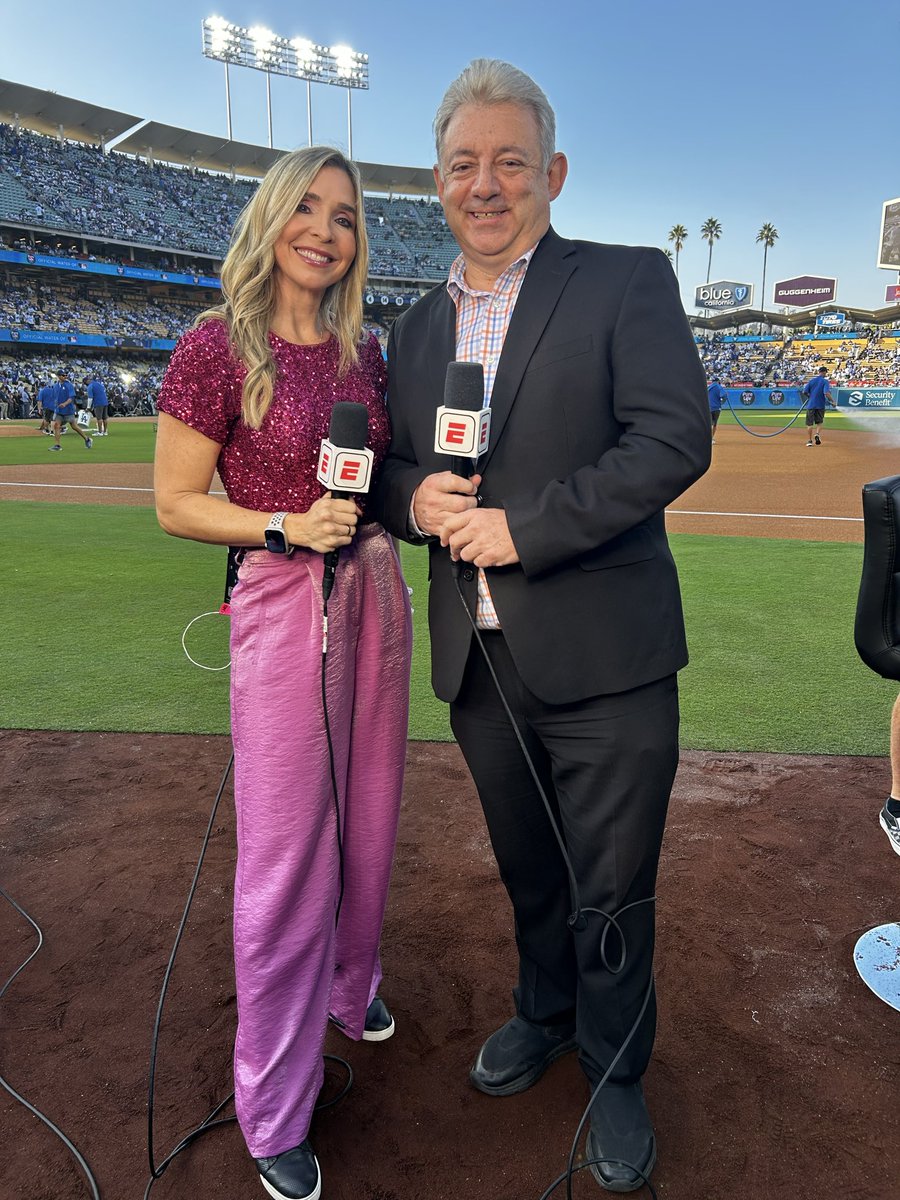 Listos para el Juego 3 de la Serie Mundial. Cambiamos al aire libre  y sin frío. Que lo diga <a href="/GuillermoCelis/">Guillermo Celis</a> quien me acompaña en Béisbol Esta Noche desde el terreno de juego. Estaremos con <a href="/EJerezESPN/">Ernesto Jerez</a> y <a href="/LuisAlvarez_1/">LuisAlfredoAlvarez®️</a> en la previa. No se lo pierdan!