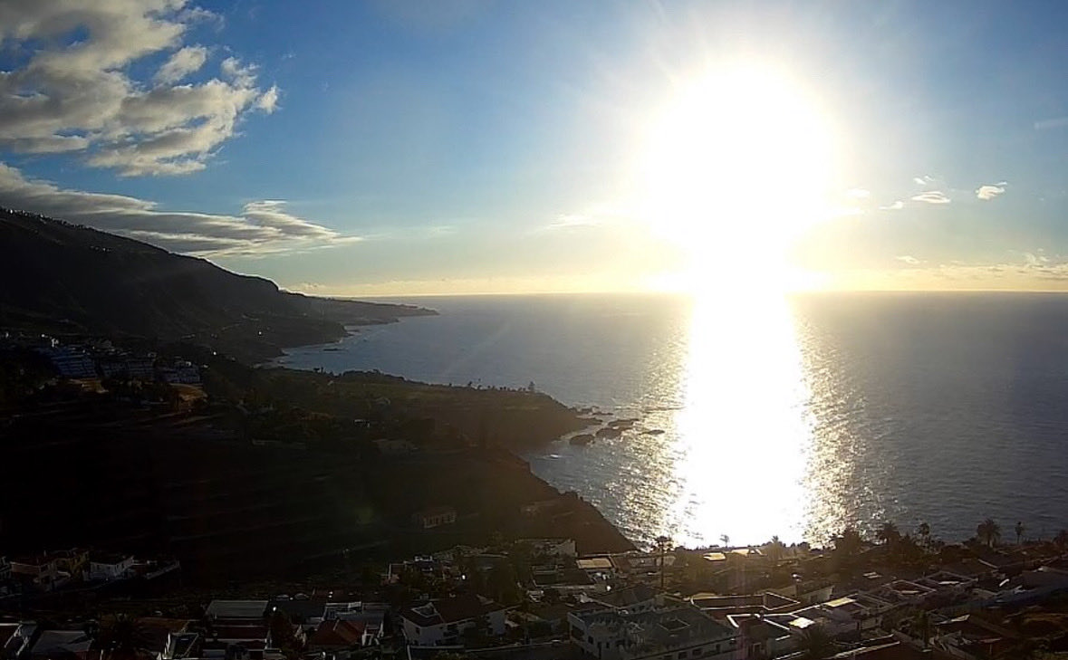 🌄✨ ¡Los Realejos nos regalaba hoy unas vistas espectaculares al mar y a la montaña! 🌊🏞️

📲 ¿Vas a salir mañana? No te olvides de mirar nuestras cámaras en directo para comprobar cómo está el tiempo 👉 canariaslife.com

#LosRealejos #TenerifeNorte #VistasPanorámicas