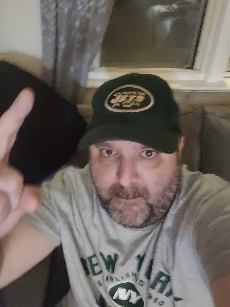 footballnhoops's tweet image. Victory Monday!