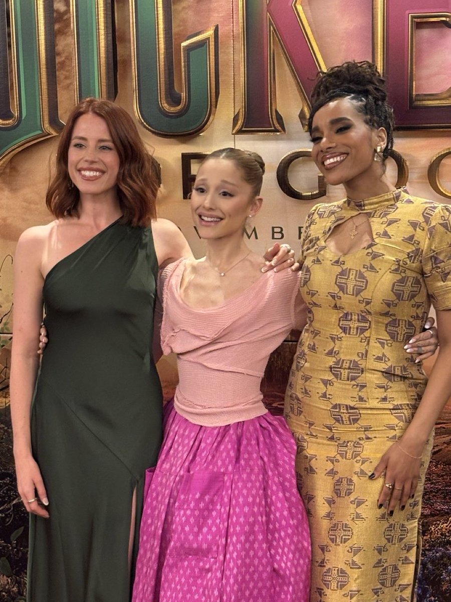 Ariana Grande with Allie Trimm and Lencia Kebede, the current Glinda and Elphaba on Broadway 🫧🧹