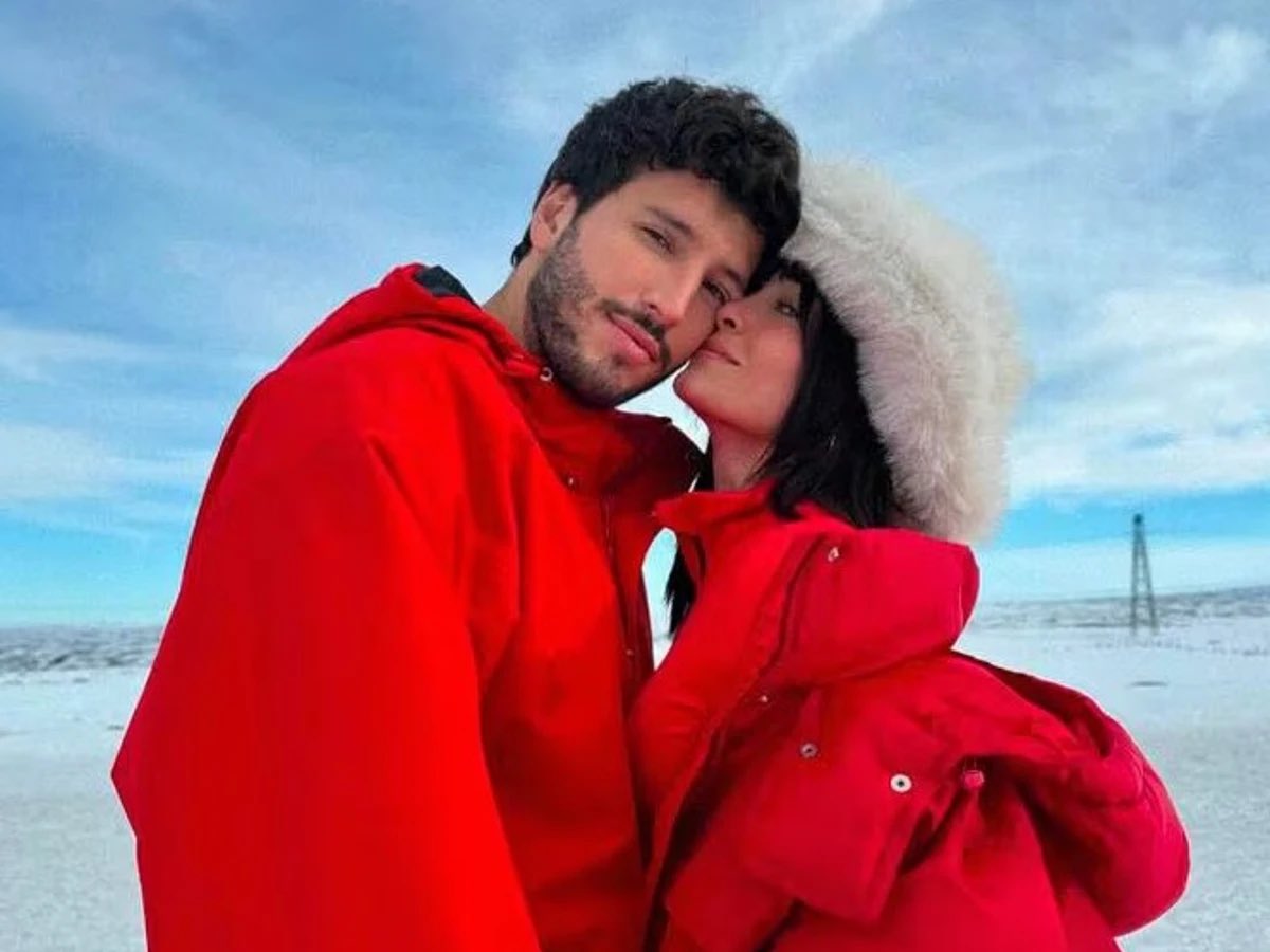 enestonem's tweet image. Ya van dos hombres que cantan Akureyri y después traicionan a su pareja #OTGala6