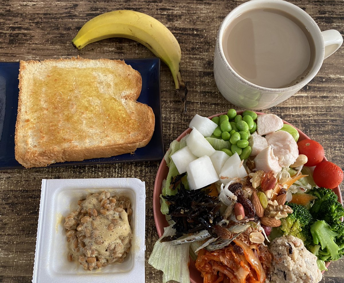 今朝の朝食！오늘의 조식
今朝も晴天ですね！最近秋草のせいか目がウサギ目になっています！痒くて仕方ないです！皆さんも気をつけくださいね！今日も無理せずね！😌🐰🥦🥕
