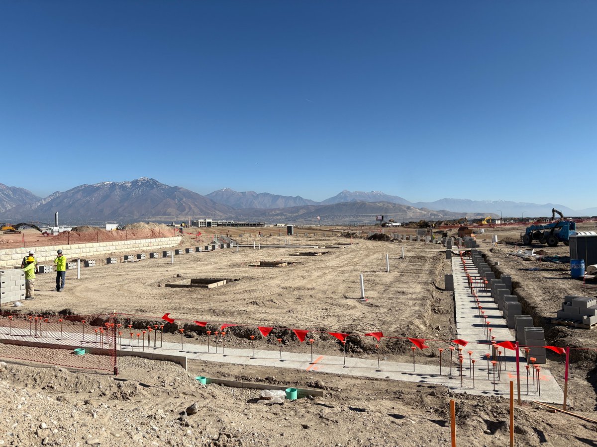 RobCon_Co's tweet image. Footings ✔️ Masonry ✔️ Grading ✔️
The Commons at Herriman is making moves!
Backbone install for Rocky Mountain Power is underway ⚡️

#TeamRobcon #CommonsAtHerriman #UtahConstruction #ProjectUpdate #RobinsonConstruction