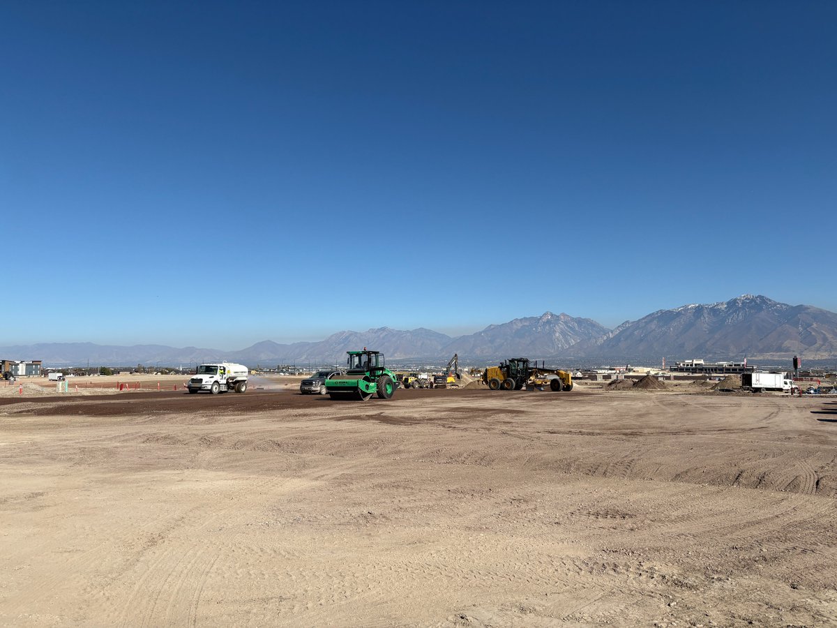 RobCon_Co's tweet image. Footings ✔️ Masonry ✔️ Grading ✔️
The Commons at Herriman is making moves!
Backbone install for Rocky Mountain Power is underway ⚡️

#TeamRobcon #CommonsAtHerriman #UtahConstruction #ProjectUpdate #RobinsonConstruction