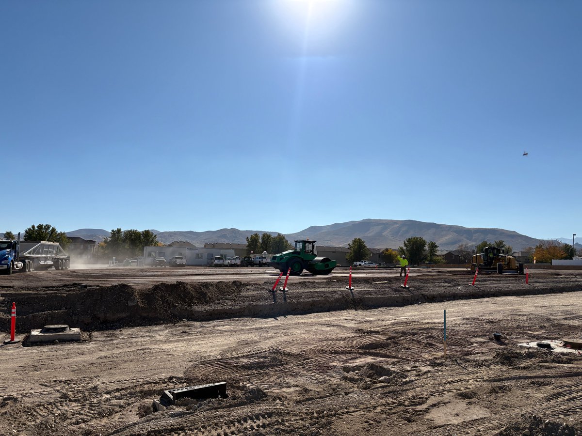 RobCon_Co's tweet image. Footings ✔️ Masonry ✔️ Grading ✔️
The Commons at Herriman is making moves!
Backbone install for Rocky Mountain Power is underway ⚡️

#TeamRobcon #CommonsAtHerriman #UtahConstruction #ProjectUpdate #RobinsonConstruction