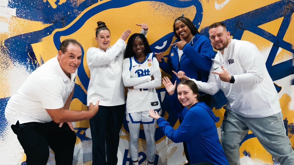 Bri_breezy03's tweet photo. Had a great visit @Pitt_WBB Thank you to the coaches @CoachVerdiPitt @AB_CoachBram for taking the time out to speak with me.🏀💙💛

#basketball #Pittsburgh https://t.co/e37xNRA8JS