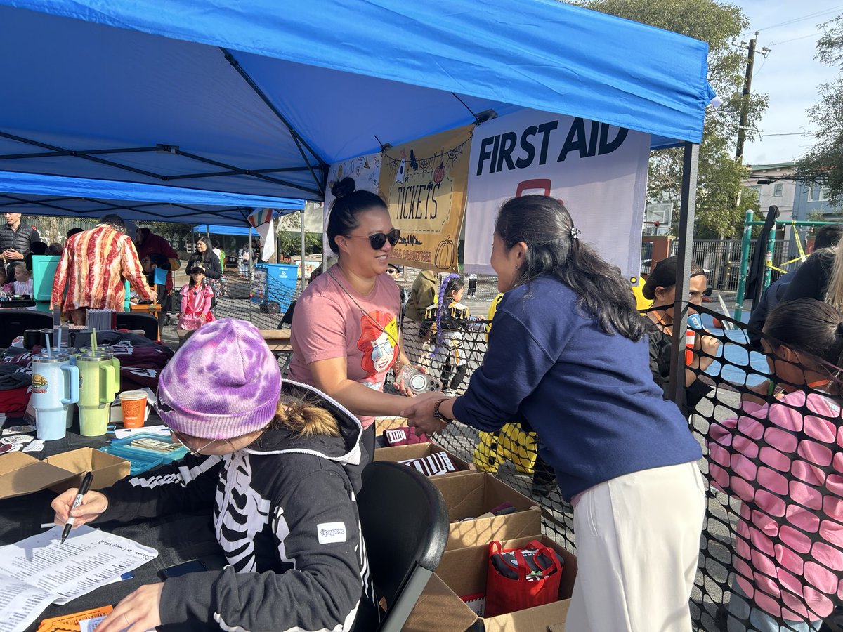 SFUSD_Supe's tweet photo. I had such a fun time at Alamo Elementary’s fall festival! What a great way to celebrate community during this season, and the costumes were INCREDIBLE! #SFUSD https://t.co/wvz2u9NTFj