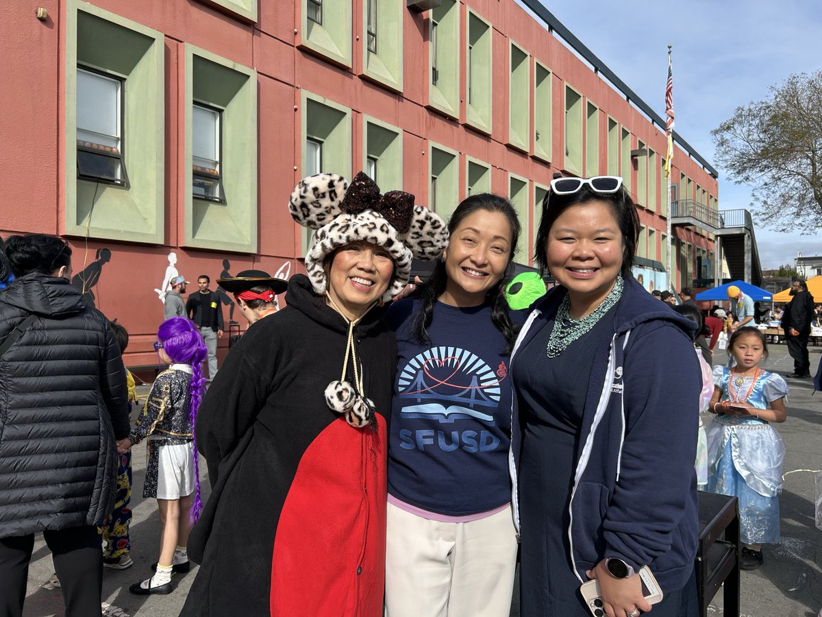 SFUSD_Supe's tweet photo. I had such a fun time at Alamo Elementary’s fall festival! What a great way to celebrate community during this season, and the costumes were INCREDIBLE! #SFUSD https://t.co/wvz2u9NTFj