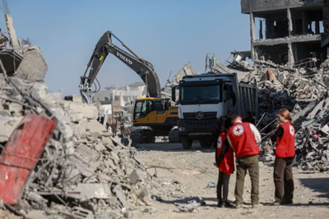 intl_source's tweet image. #Sudan #Conflict #HumanitarianCrisis
As Sudan's Darfur falls to advancing forces, and Gaza's trapped bodies are finally returned, the world watches a grim dance of war and fragile hope.
intlsource.net/en/public/arti…