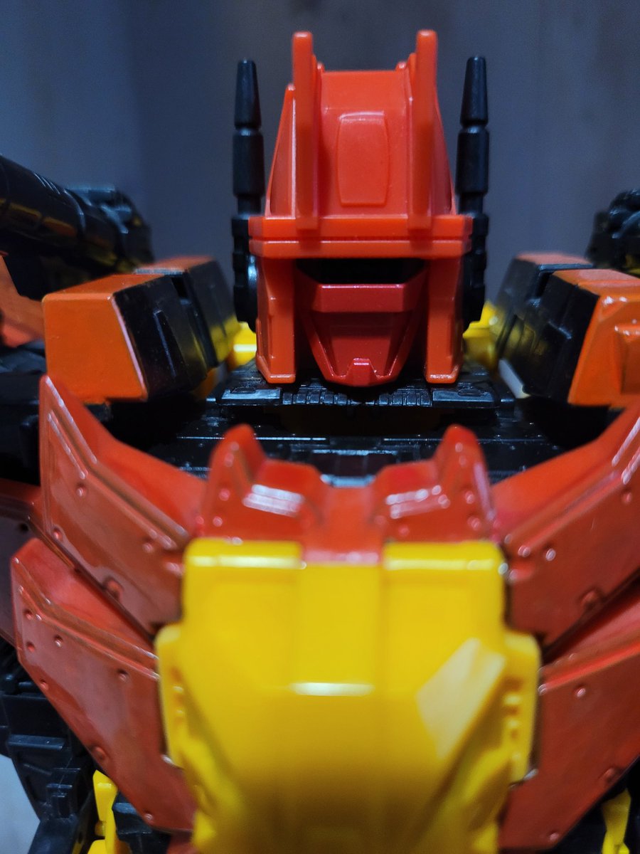 I wonder how you get his head apart. I took the screw out, but it's still stuck. I want to take the antennas off, since he doesn't have them in the cartoon