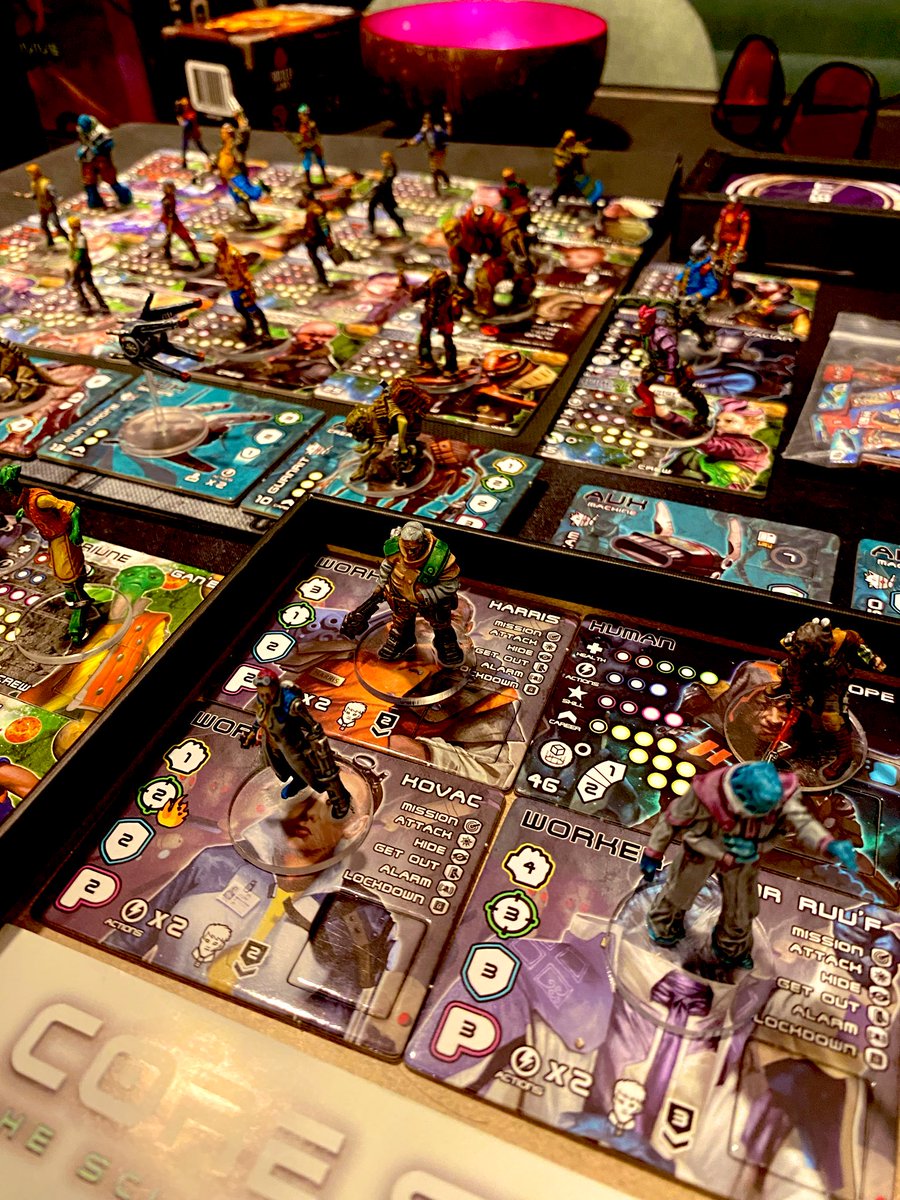 bobon_bestiajo's tweet image. Hoy jugando con un puzzle: reordena tooodo el #corespace y separa las cosas que sean del #firstborn 

Pues creo que ya está, perp estos puzzles de 5000 piezas no me molan!!!

😵‍💫