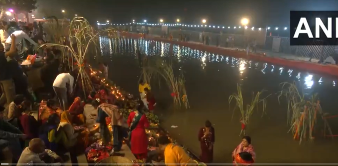 DaaruBaazMehta's tweet image. Well Done @Saurabh_MLAgk and AAP Tean
BJP had to cancel the Modi PR optics at Vasudev Ghat where Filtered Ganga water was arranged in a Pond for Modi.
Now the Vasudev Ghat has been opened for General Public, in a desperate attempt to showcase it as "it was never meant to be for…