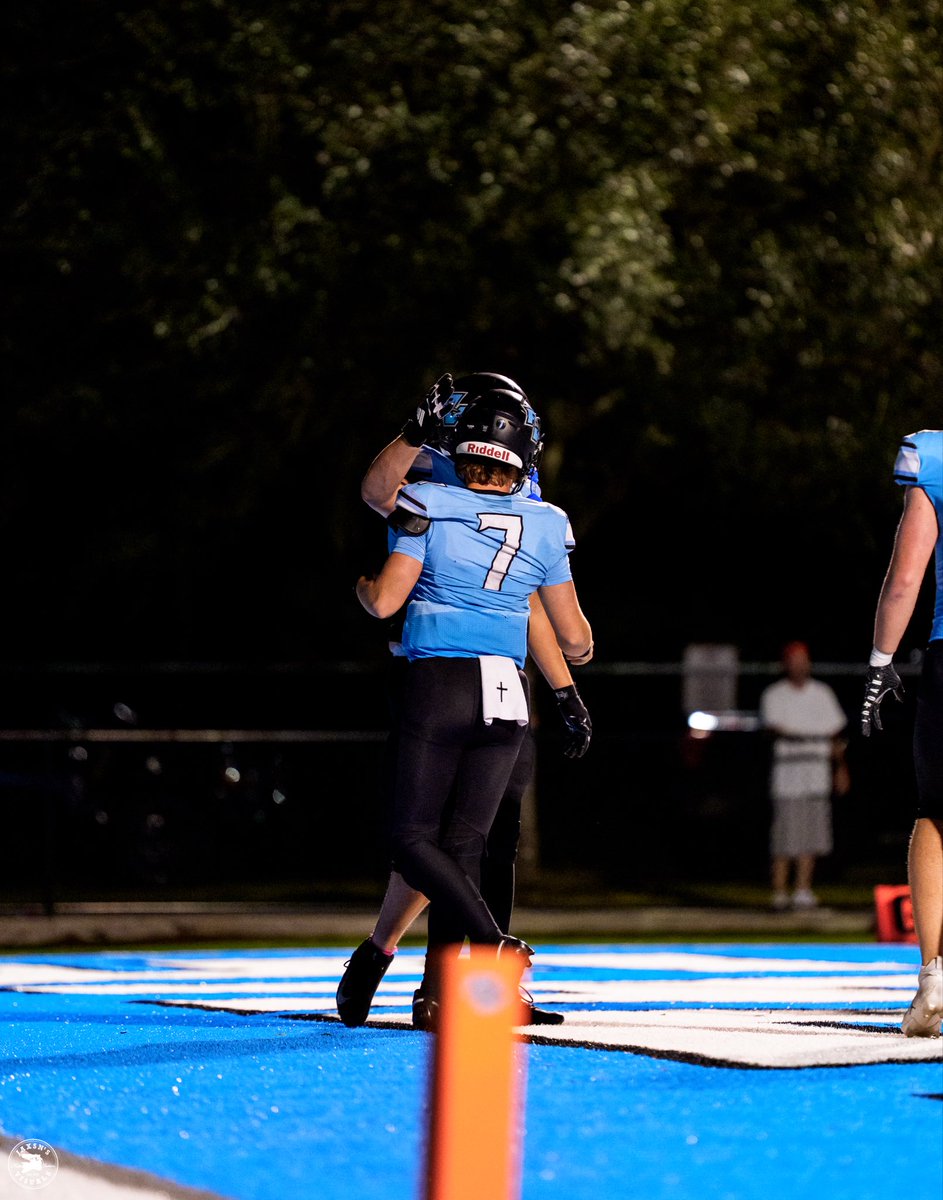 Updated senior highlights through week 9!   ⬇️.          (Same link pinned on page)

hudl.com/v/2ScTRd