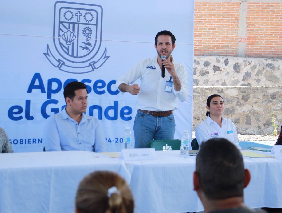 #ApaseoElGrande | Se presenta el programa “Alcalde en tu Calle” en la comunidad de El Cerrito 👇🏼

facebook.com/share/p/1Fr7tn…

#Decálogo